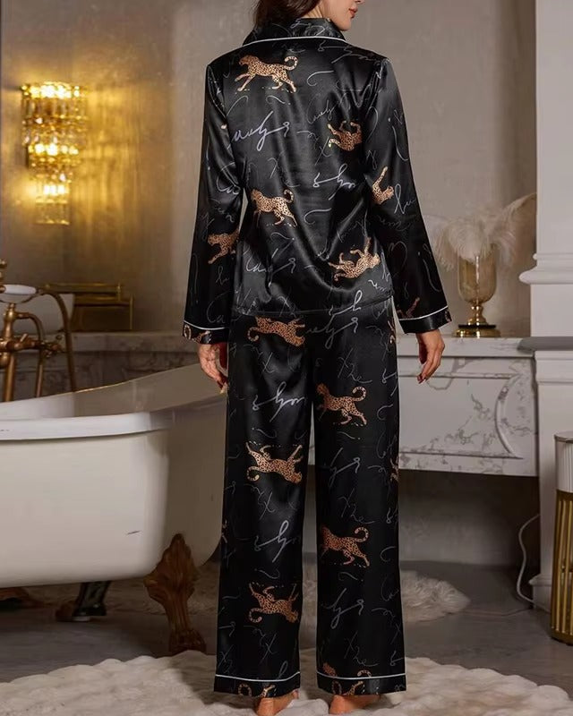 Satijnen pyjama set 'Midnight Leopard'