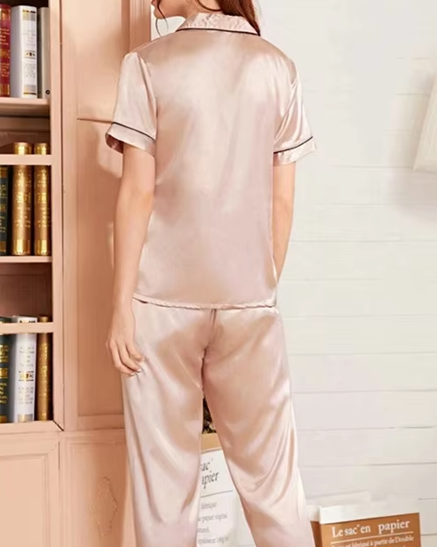 Satijnen Pyjamaset met Hartenpatroon