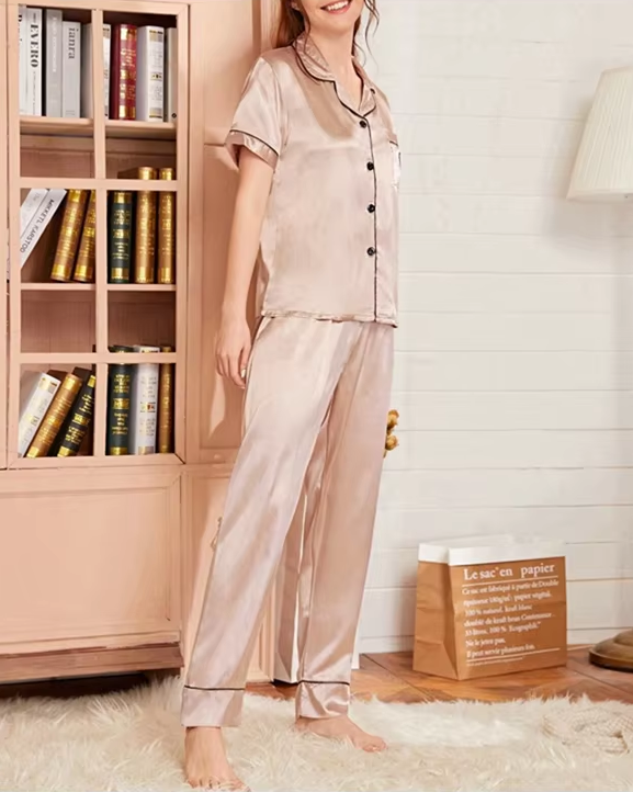 Satijnen Pyjamaset met Hartenpatroon