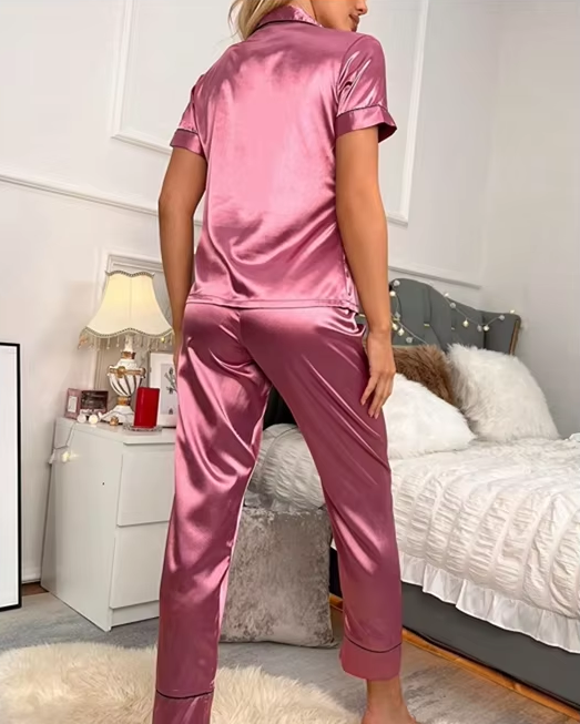 Satijnen Pyjamaset met Hartenpatroon