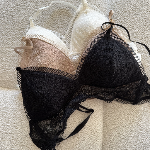 Cliente portant de la lingerie Claire Laurent Paris
