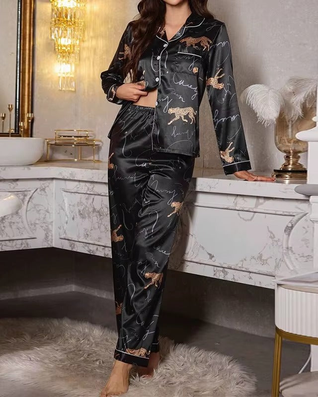 Satijnen pyjama set 'Midnight Leopard'
