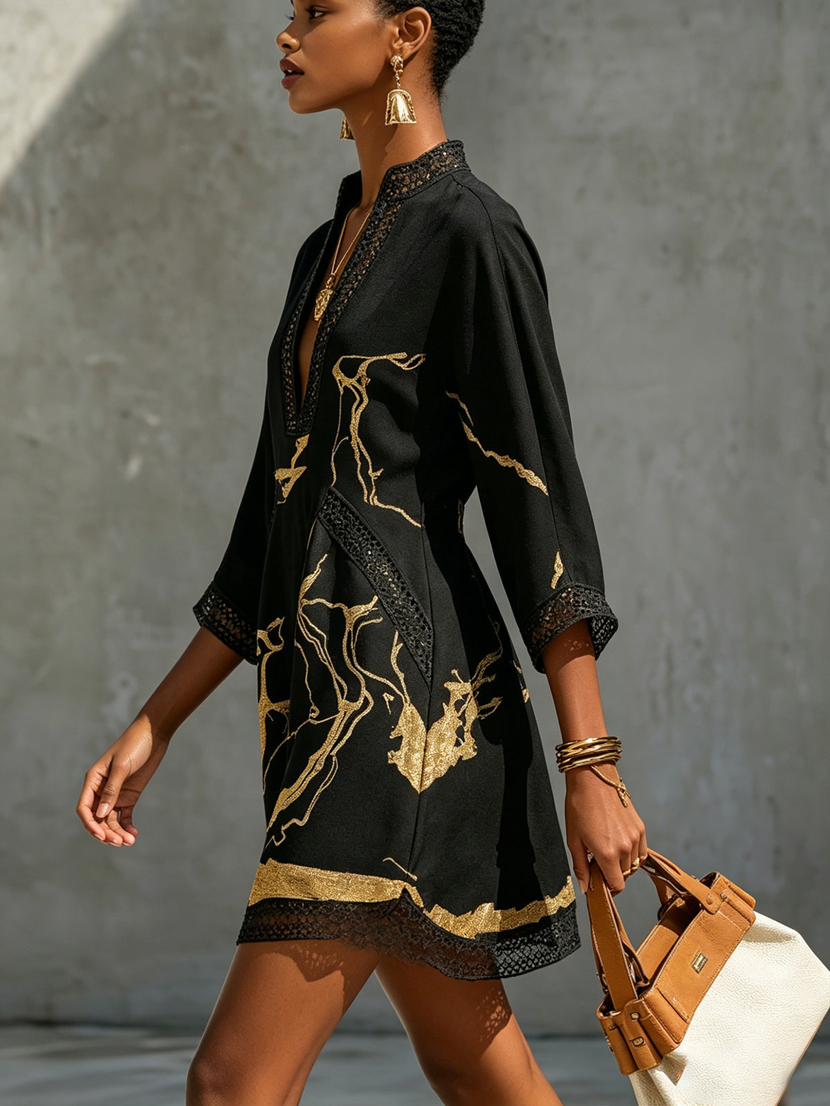 Brigitte | Mini robe noire à imprimé marbre doré et dentelle crochet