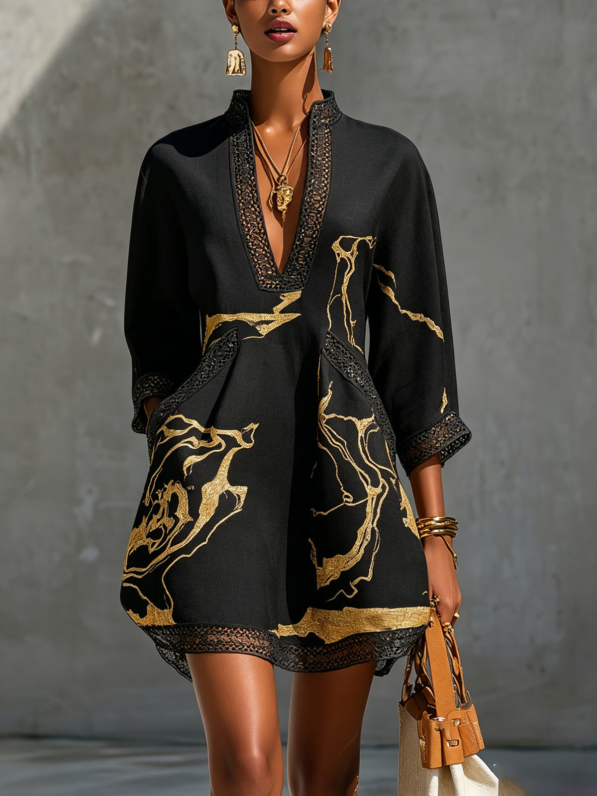Brigitte | Mini robe noire à imprimé marbre doré et dentelle crochet