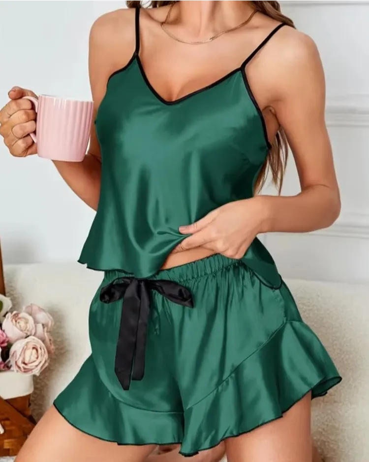 Satijnen pyjamaset met ruches