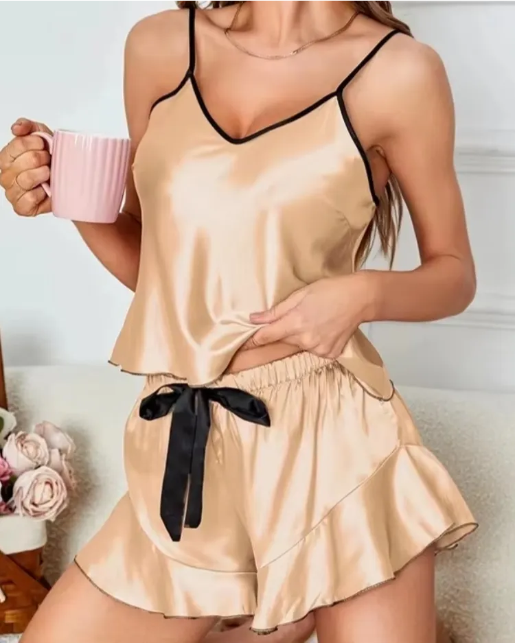 Satijnen pyjamaset met ruches