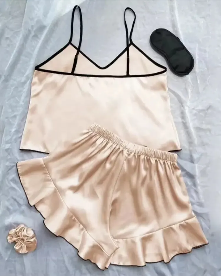 Satijnen pyjamaset met ruches