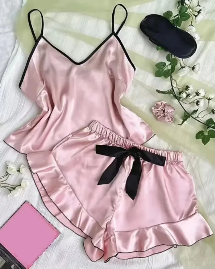 Satijnen pyjamaset met ruches