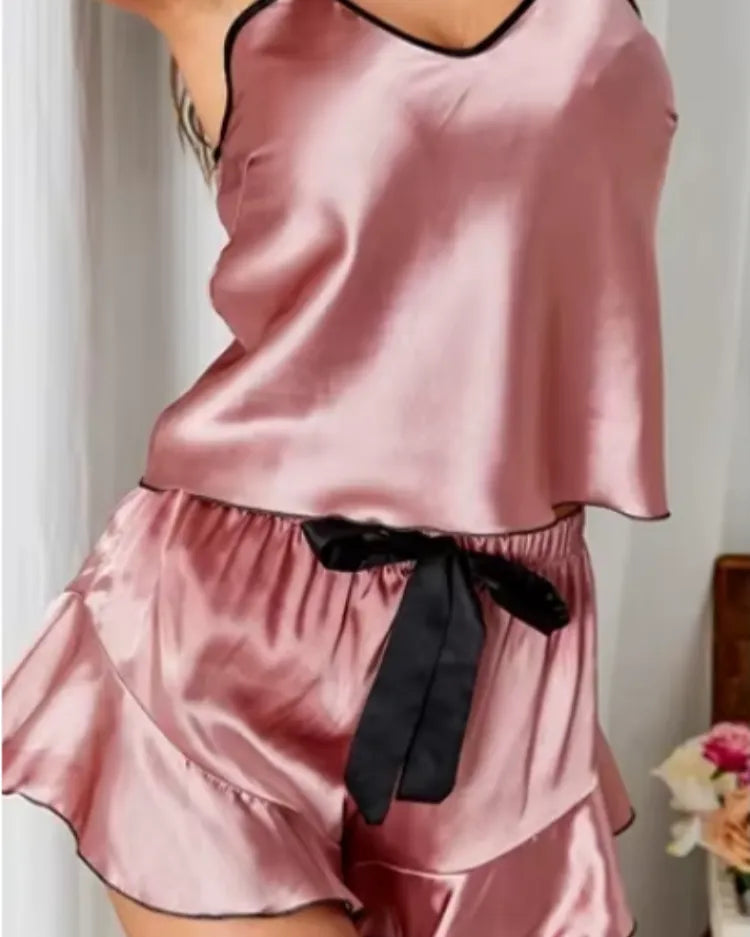 Satijnen pyjamaset met ruches