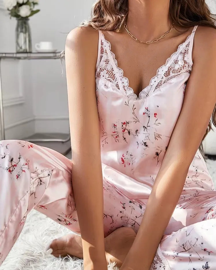 Gestreepte satijnen pyjamaset met bloemenprint